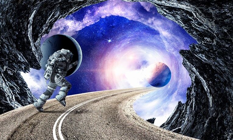 Uzay Tüneli ve Astronot - Bilim Kurgu ve Uzay Temalı Duvar Posteri